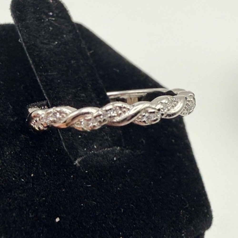 Sparkling Halo Engagement Ring Twist Band Cubic Zirconia Silver Tone Set size 6 - Picture 6 of 9